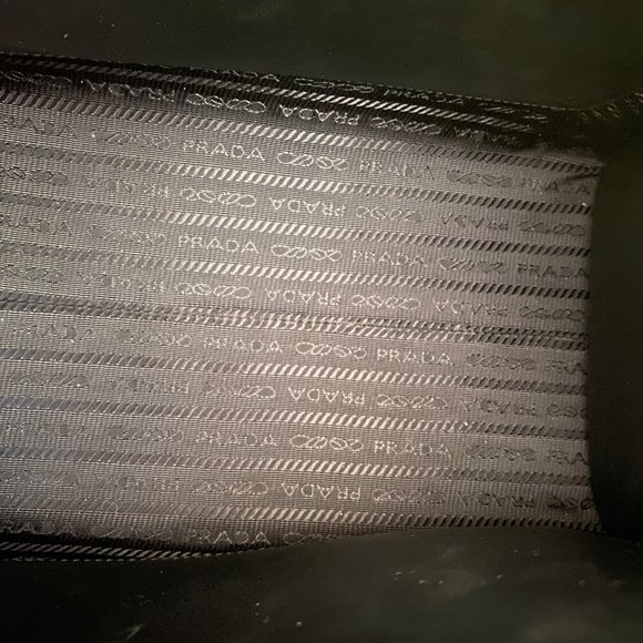 Prada Monochrome small Saffiano bag in black - Picture 3 of 6